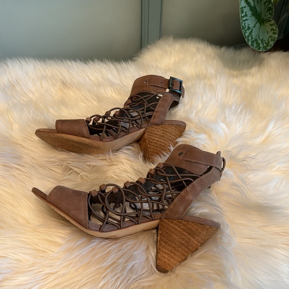 Vince Camuto Evel Caged Peep Toe Gladiator Sandals / Booties Size 7.5 Smoke Taup - Picture 6 of 8